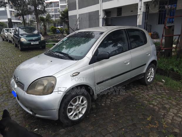 Toyota Vitz 2001 Silver
