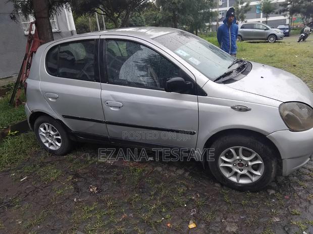 Toyota Vitz 2001 Silver