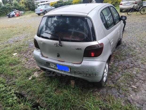 Toyota Vitz 2001 Silver