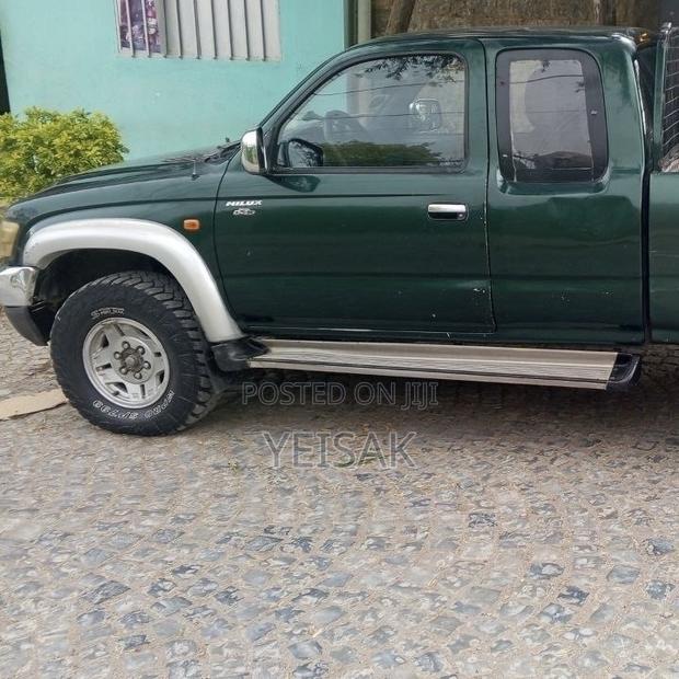 Toyota Hilux 2002 Green