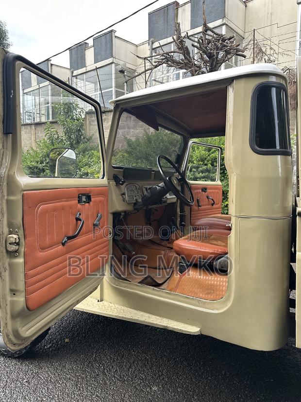 Toyota Land Cruiser 45 Pickup 1984 Gold