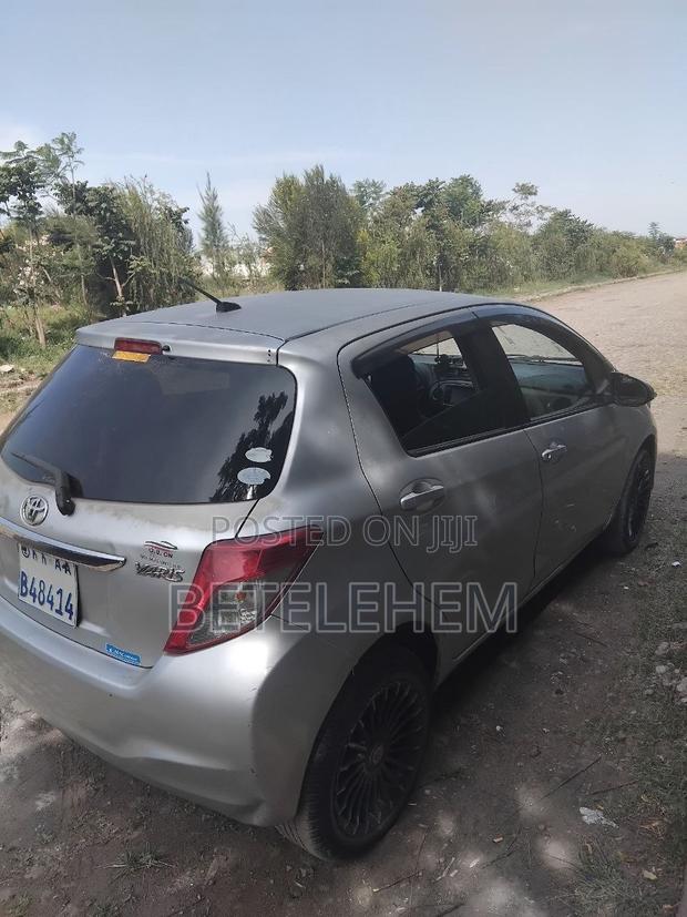 Toyota Vitz 2012 Gray
