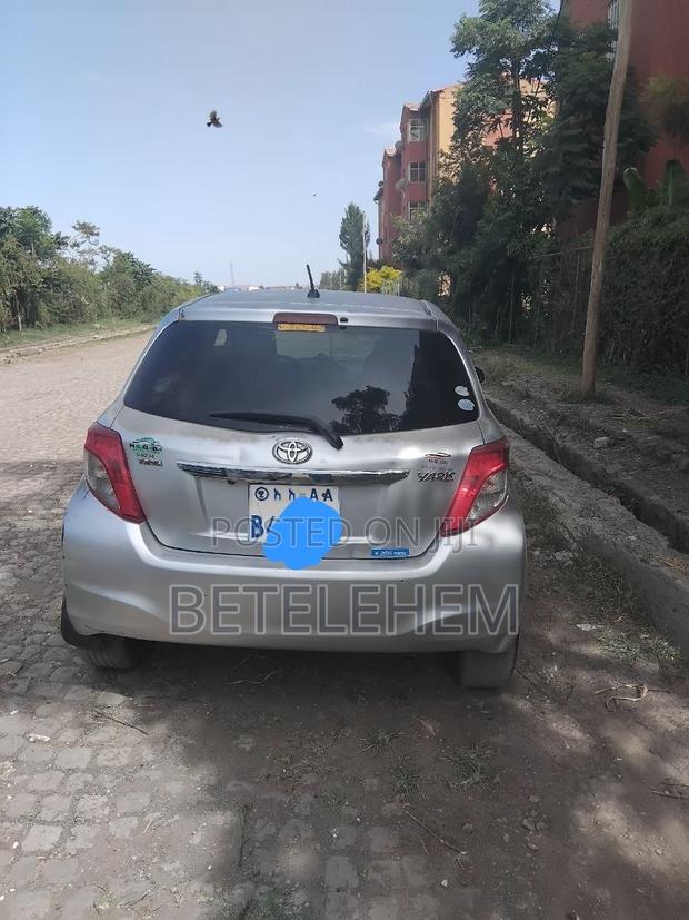 Toyota Vitz 2012 Gray