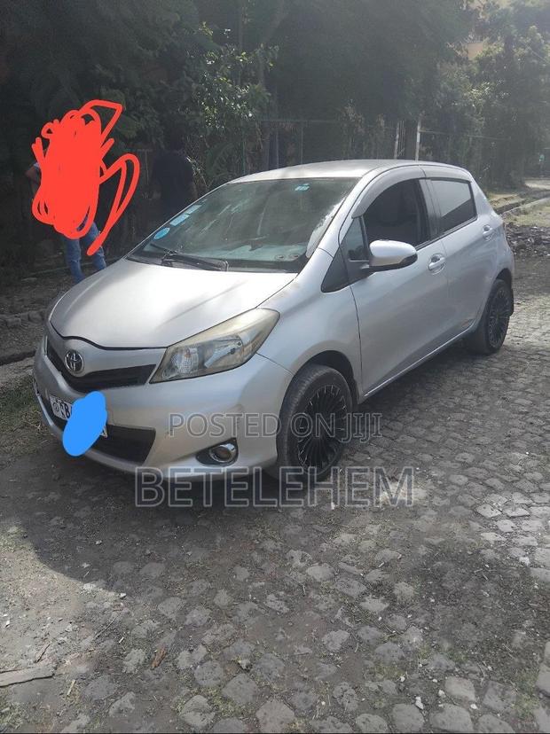 Toyota Vitz 2012 Gray