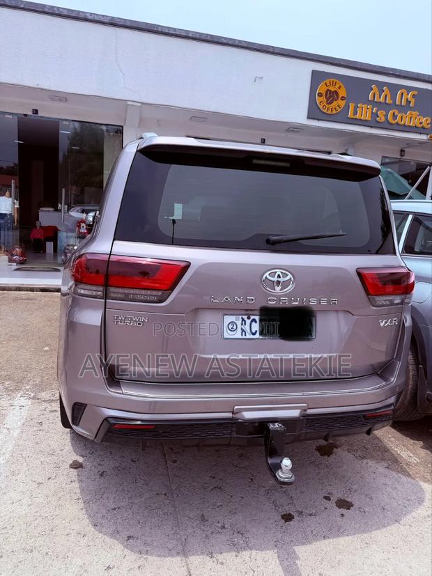 Toyota Land Cruiser 2022 Silver
