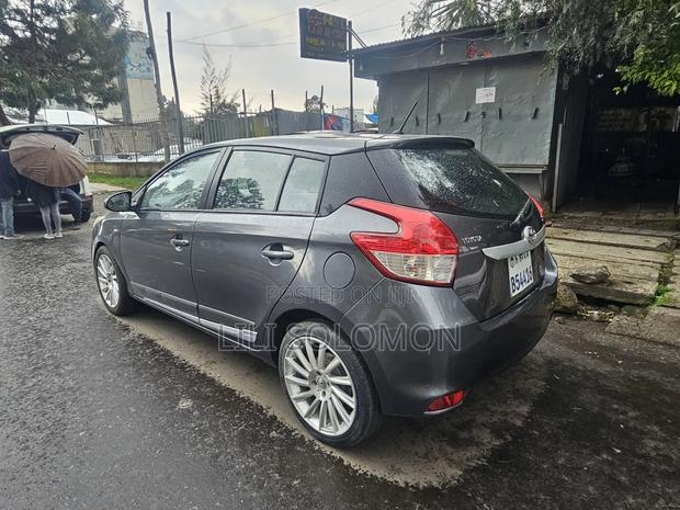 Toyota Yaris 2015 Gray