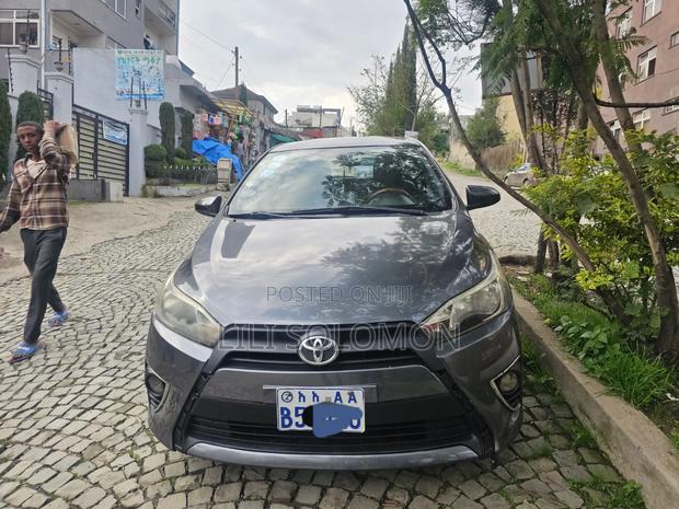 Toyota Yaris 2015 Gray