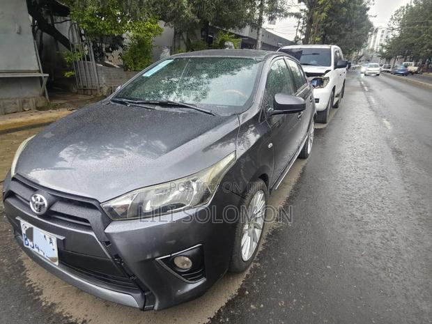 Toyota Yaris 2015 Gray