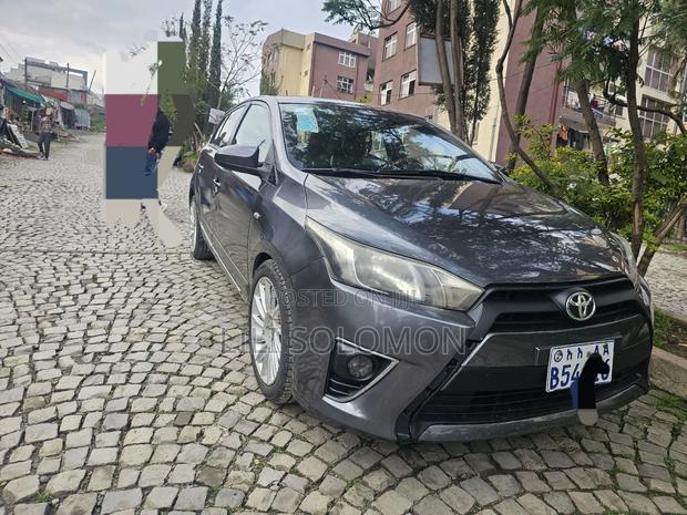 Toyota Yaris 2015 Gray