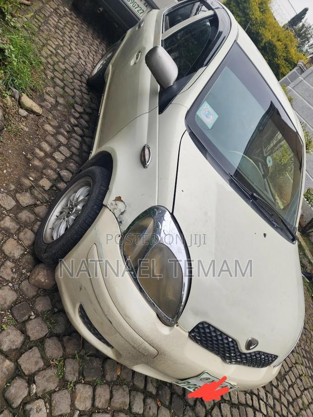 Toyota Vitz 2004 White