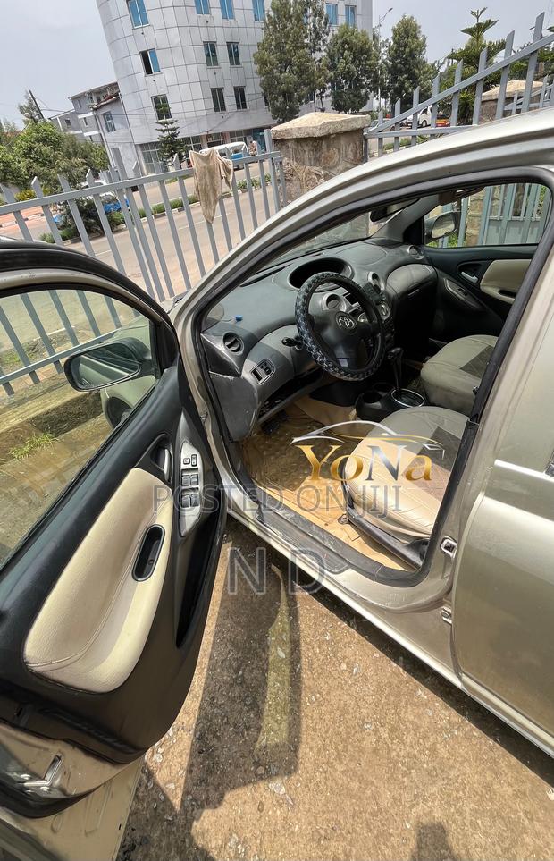 Toyota Vitz 2004 Beige