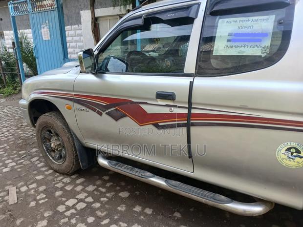 Mitsubishi L200 2001 Silver