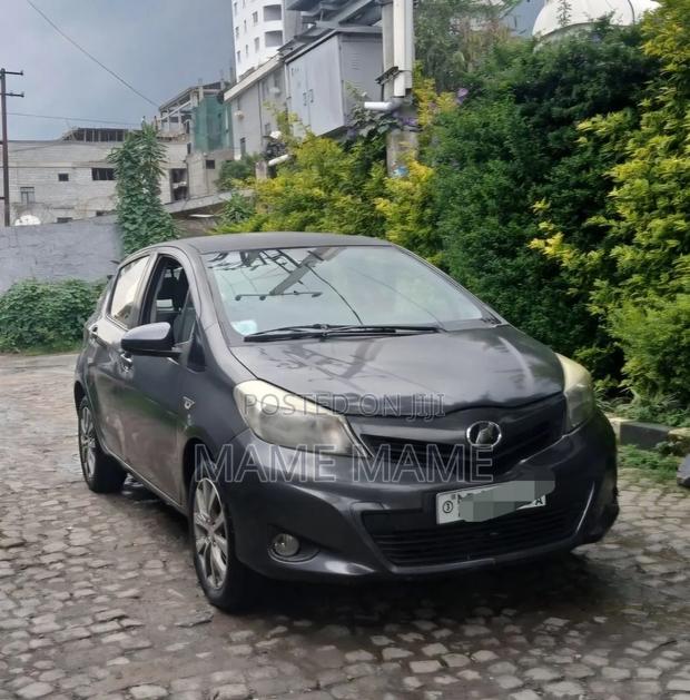 Toyota Yaris 2012 Black