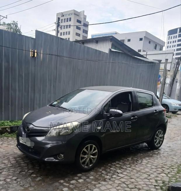 Toyota Yaris 2012 Black