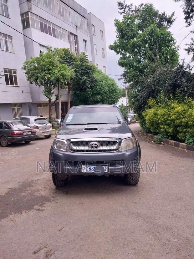 Toyota Hilux 2011 Black