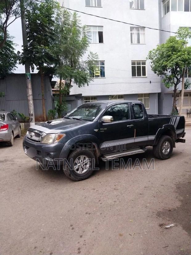 Toyota Hilux 2011 Black