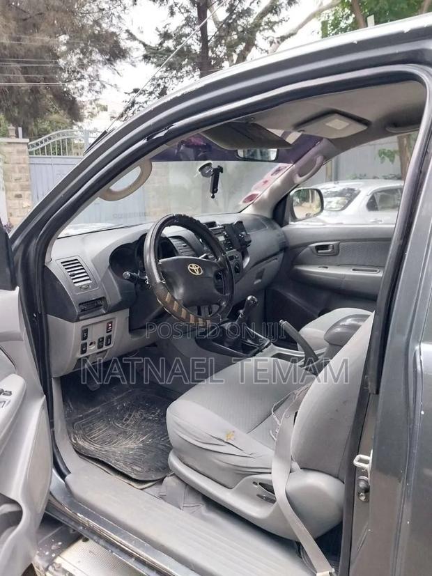Toyota Hilux 2011 Black