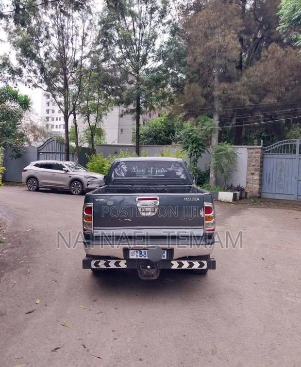 Toyota Hilux 2011 Black
