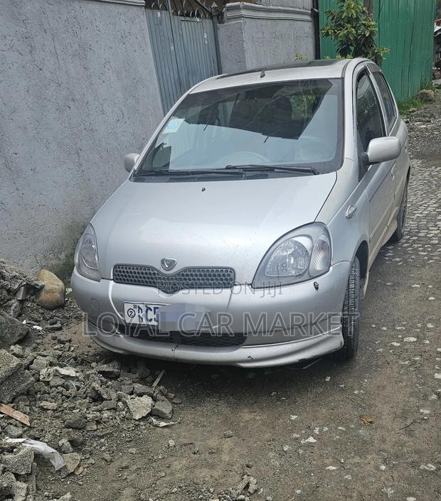 Toyota Vitz 2001 Silver
