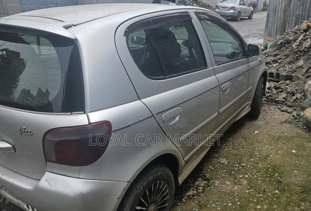 Toyota Vitz 2001 Silver