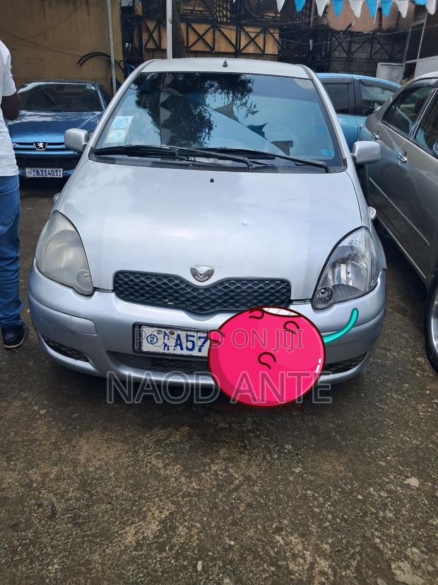 Toyota Vitz 2003 Silver