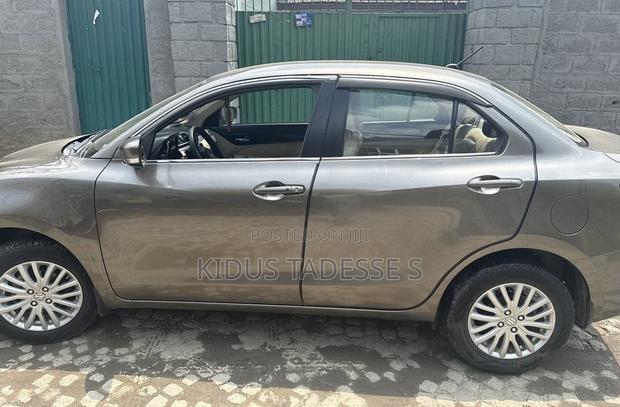 Suzuki Dzire 2022 Silver
