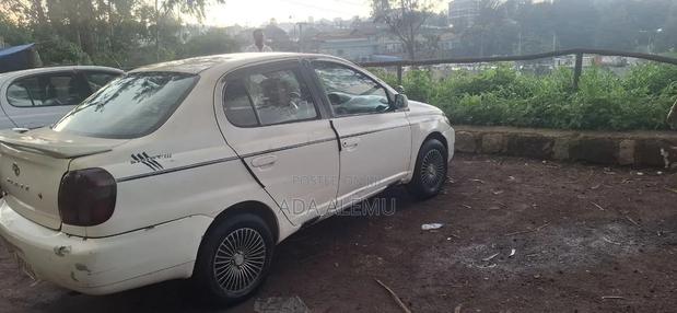 Toyota Platz 2001 White