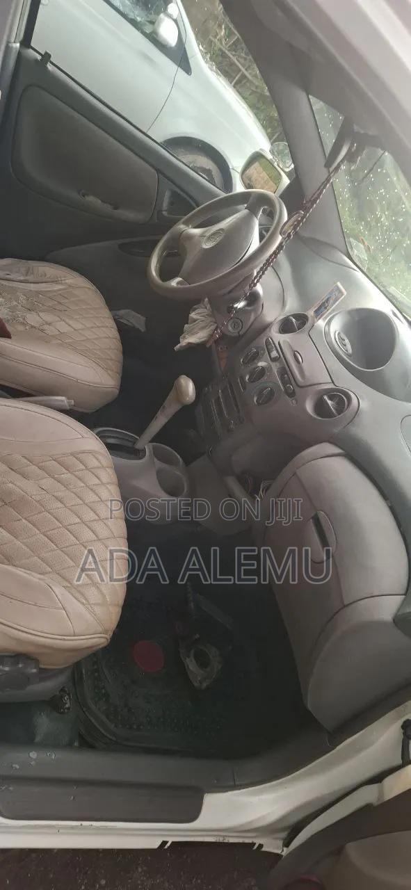 Toyota Platz 2001 White
