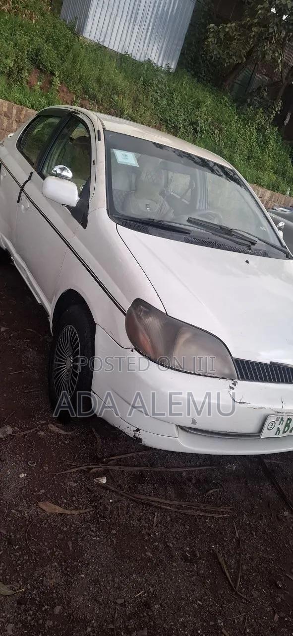 Toyota Platz 2001 White