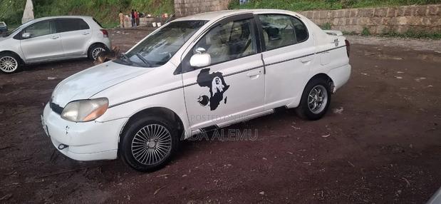 Toyota Platz 2001 White