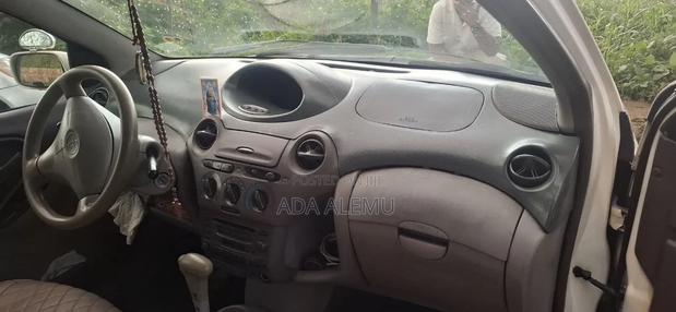 Toyota Platz 2001 White