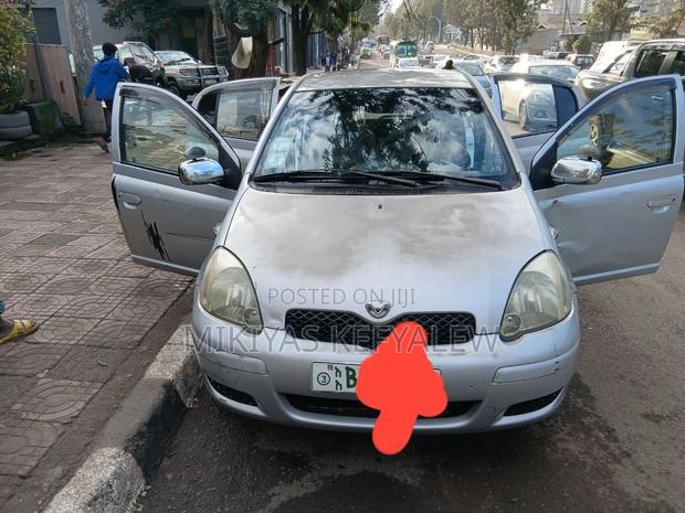 Toyota Vitz 2004 Silver