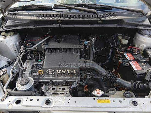 Toyota Vitz 2004 Silver
