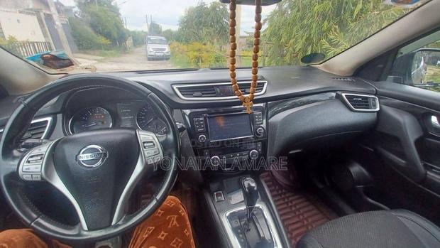 Nissan Qashqai 2016 Brown