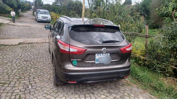 Nissan Qashqai 2016 Brown