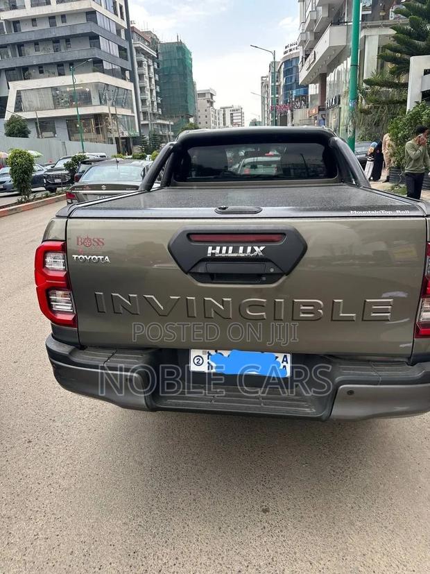 Toyota Hilux 2022 Gold
