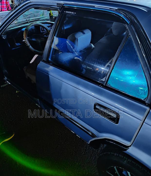 Toyota Corolla 1990 Blue