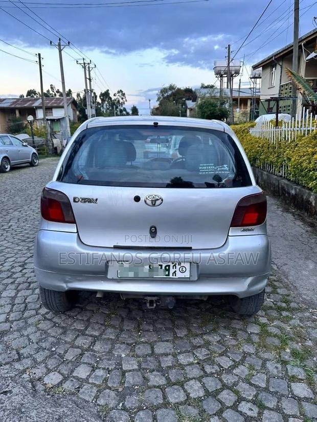 Toyota Vitz 2001 Silver