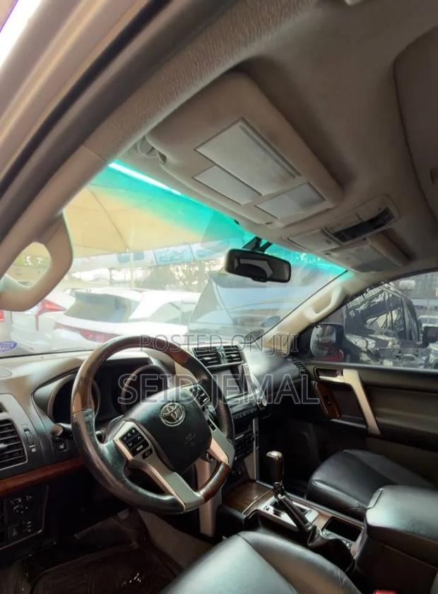 Toyota Land Cruiser Prado 2011 Silver