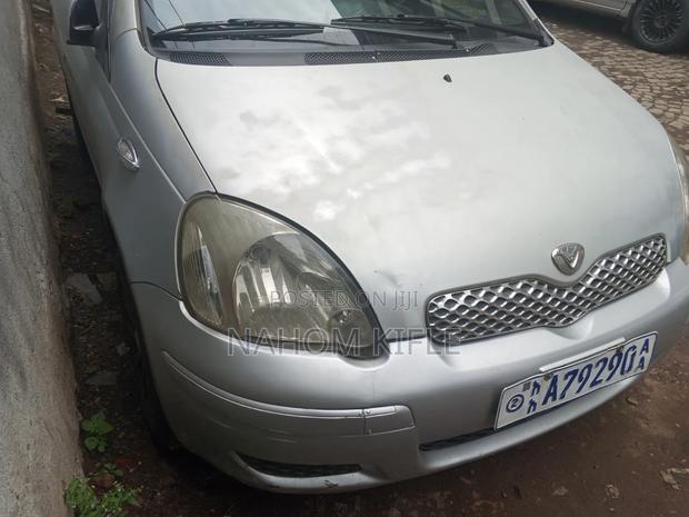 Toyota Vitz 2004 Silver