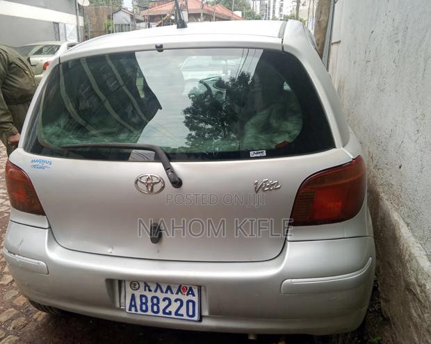 Toyota Vitz 2004 Silver