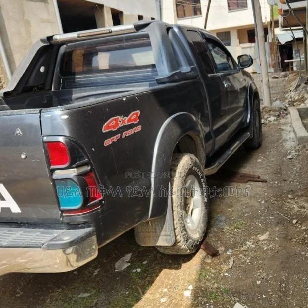 Toyota Hilux 2010 Maroon