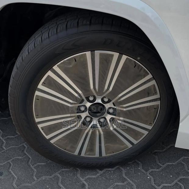 New Lexus LX 2025 Off white
