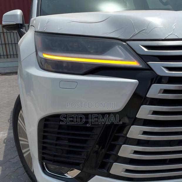 New Lexus LX 2025 Off white