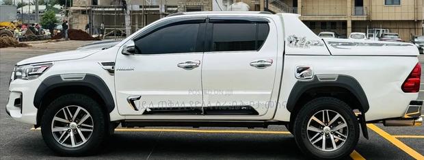 Toyota Hilux 2019 White