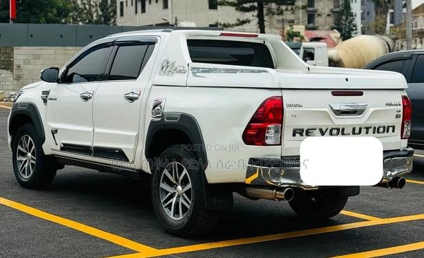 Toyota Hilux 2019 White