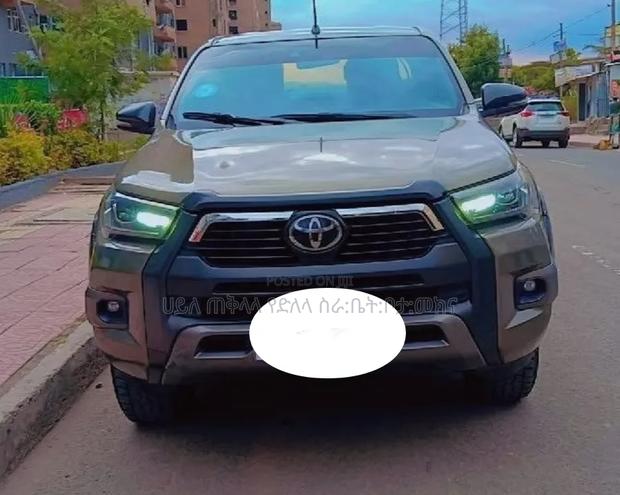 Toyota Hilux 2021 Pearl