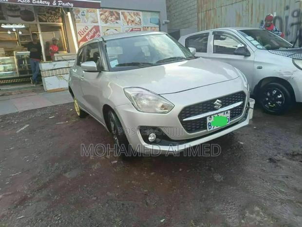 Suzuki Swift 2021 Silver