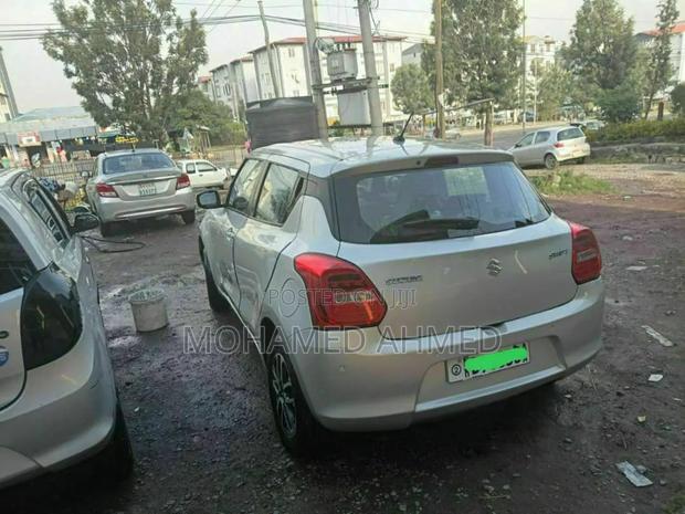 Suzuki Swift 2021 Silver
