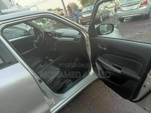 Suzuki Swift 2021 Silver